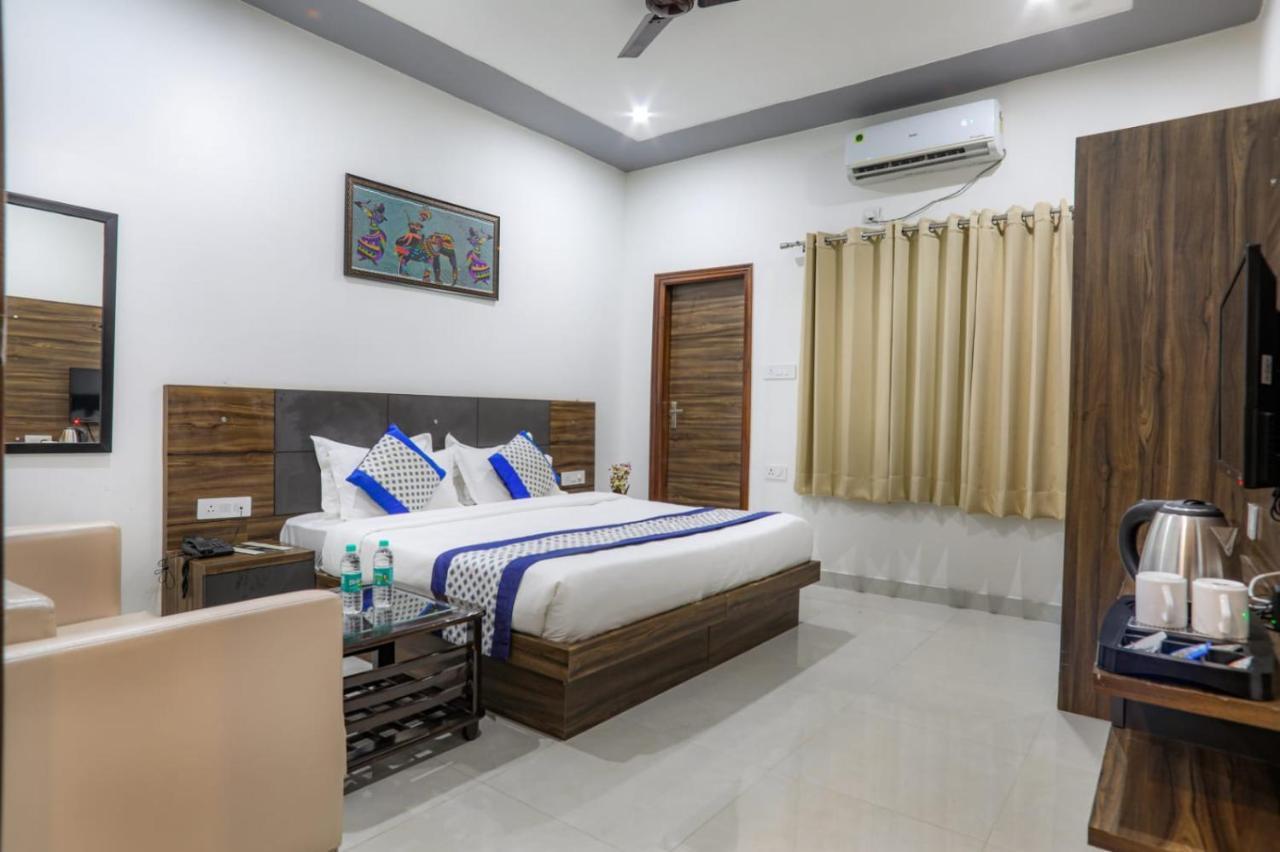 Kds Residency Hotel Greater Noida Exterior photo